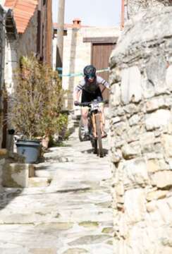 Ravenčanka Tina Vrhovnik uspešna na mednarodnih dirkah na Cipru (1)